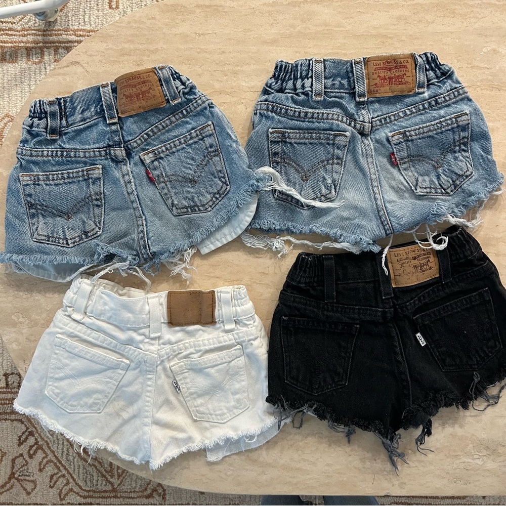 Sold out 🫶🏼 Vintage Levis size 6 cut off distressed shorts - Picture 5 of 12
